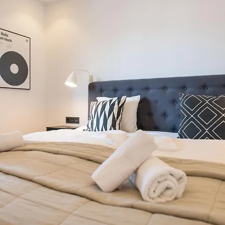 Newly Renovated 3 Bedroom Next To Puerto Banús Apartamento *