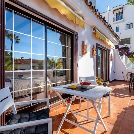 Apartment Newly Renovated 3 Bedroom Next To Puerto Banus *