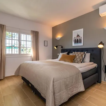 Apartment Newly Renovated 3 Bedroom Next To Puerto Banus Marbella