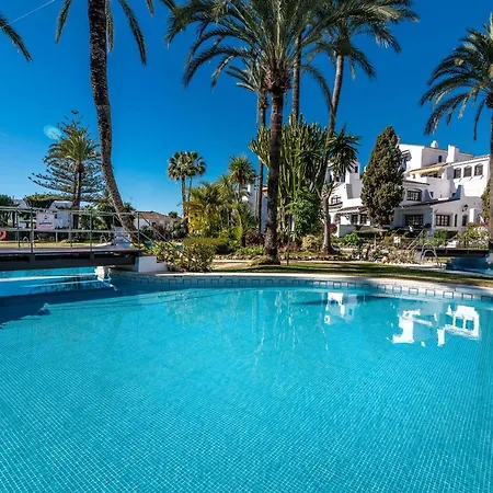 Apartment Newly Renovated 3 Bedroom Next To Puerto Banus *