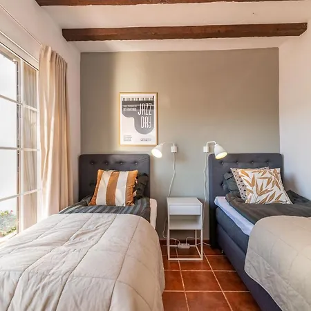 Apartment Newly Renovated 3 Bedroom Next To Puerto Banus