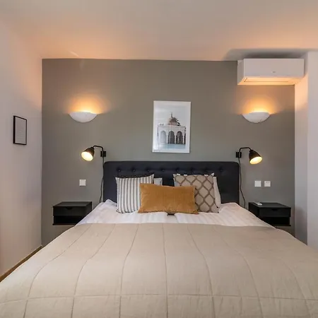 Apartment Newly Renovated 3 Bedroom Next To Puerto Banus *