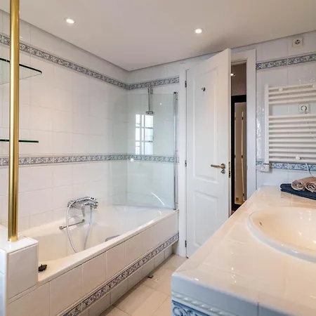 Apartment Newly Renovated 3 Bedroom Next To Puerto Banus