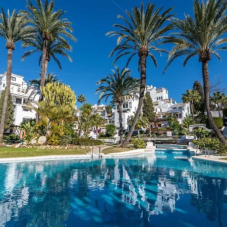 Luxury 3bed In Aldea Blanca, Pool & Puerto Banus 马尔韦利亚