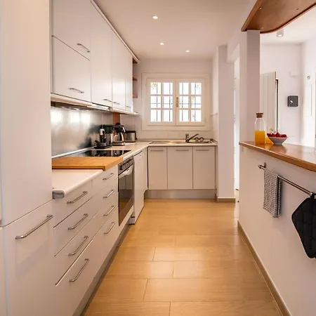 Apartment Newly Renovated 3 Bedroom Next To Puerto Banus *