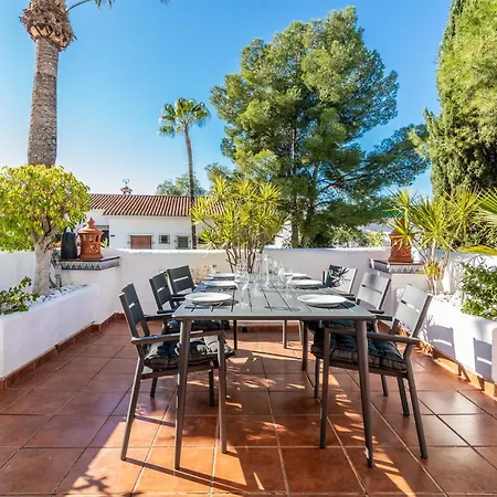 Apartment Newly Renovated 3 Bedroom Next To Puerto Banus Marbella