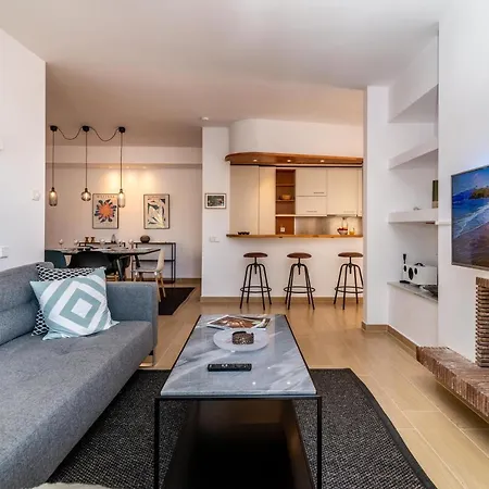 Apartment Newly Renovated 3 Bedroom Next To Puerto Banus Marbella