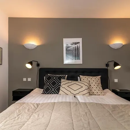 Apartment Newly Renovated 3 Bedroom Next To Puerto Banus Marbella