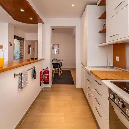 Newly Renovated 3 Bedroom Next To Puerto Banus Apartment